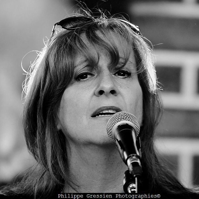 Lisa Lowell_Pic_at mic_bw Lisa Lowell_Pic_at mic_bw